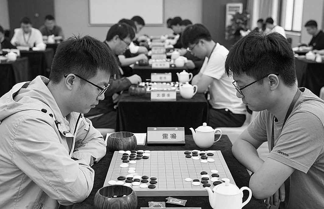 GCL 2026: Nepomniachtchi siết nghẹt Carlsen trước khi hạ Sindarov bằng chiếc đồng hồ — bài thơ về thời gian của một kẻ săn ngai vàng