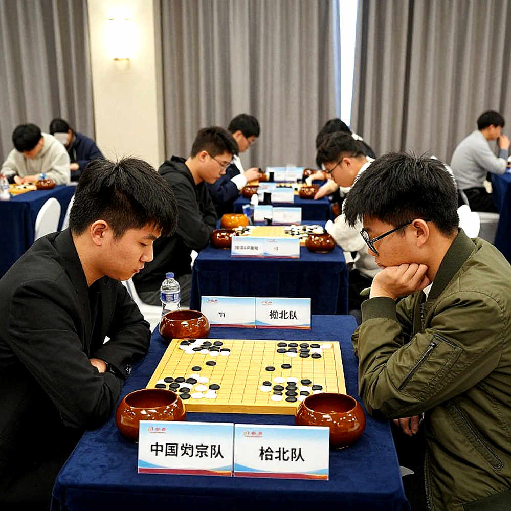 ChessBase Magazine #225: 27 Miniature Kịch Tính Từ Giải Cờ Vua Prague 2026