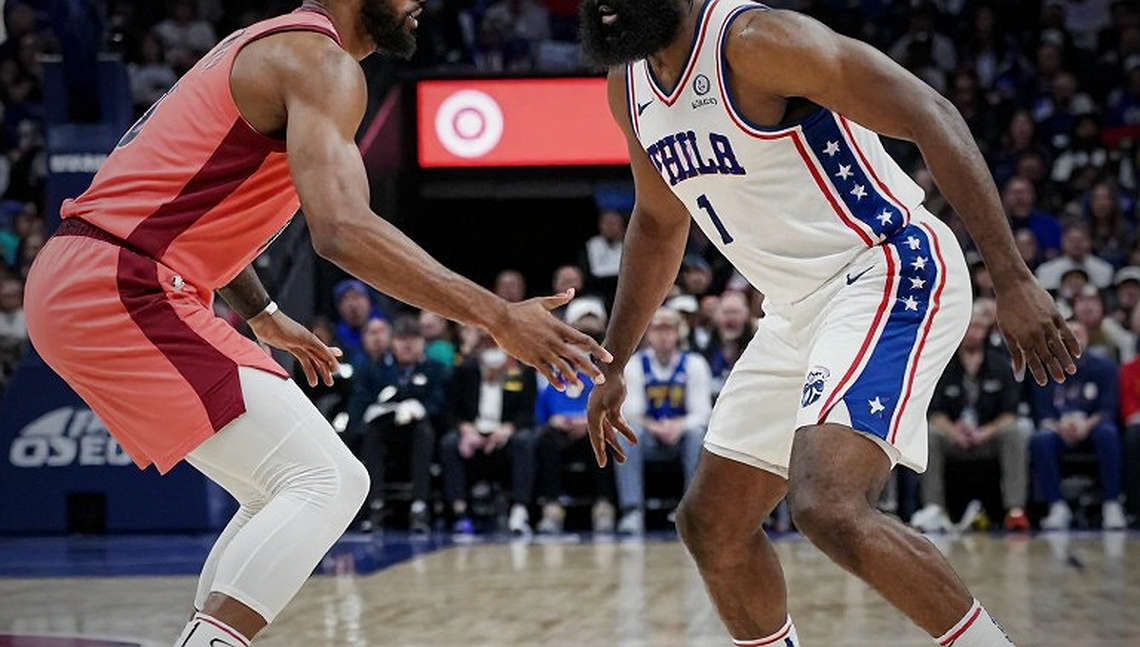 Curry dự kiến ra sân trận mở màn gặp Lakers: cổ chân phải là tín hiệu, khủng hoảng nhân sự mới là câu chuyện